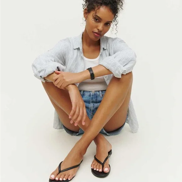 Reformation Loveleen Black Flip Flops - Picture 5 of 6